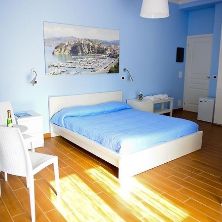 Bed and Breakfast I Delfini Агрополи Экстерьер фото